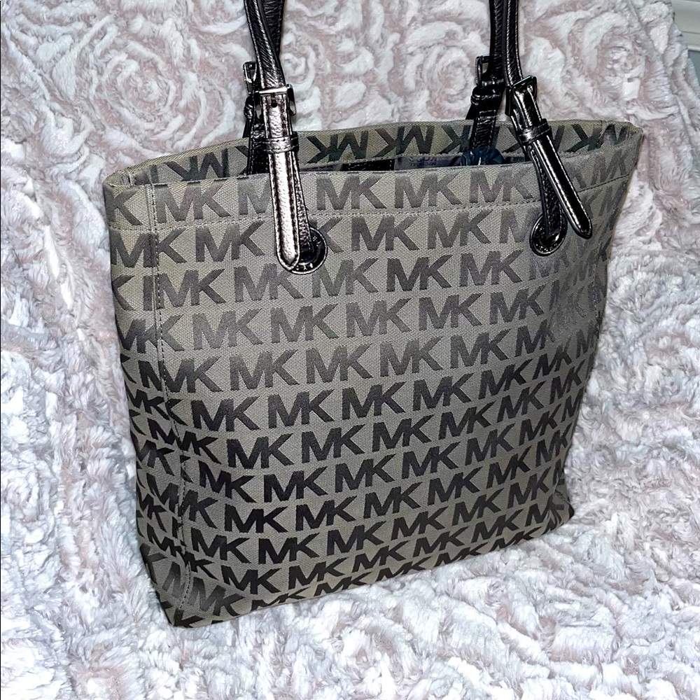Michael Kors silver shoulder bag - EUC